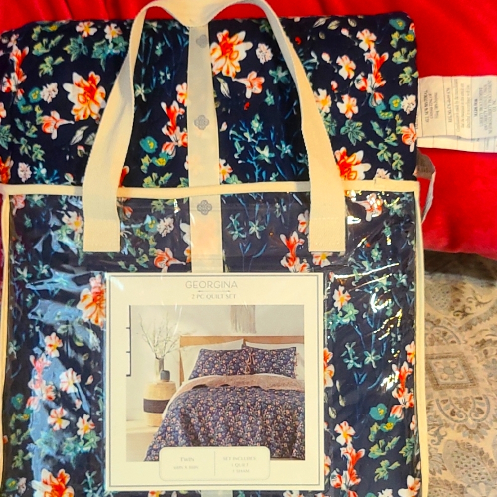 Gorgeous comfy blue 2 piece reversible twin quilt set